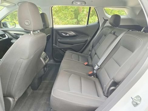 Used 2024 GMC Terrain SLE w/ Driver Convenience Package FWD image 12