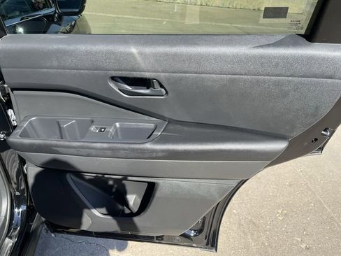 Used 2024 Nissan Pathfinder SV FWD image 14