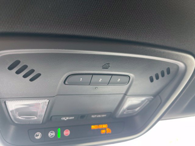 Used 2023 Chevrolet Traverse LT FWD image 23