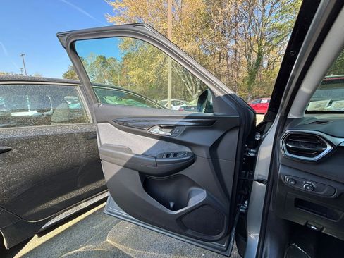 Used 2025 Chevrolet TrailBlazer LT image 18