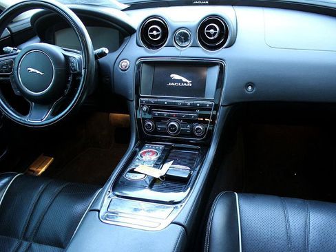 Used 2016 Jaguar XJ R-Sport image 25