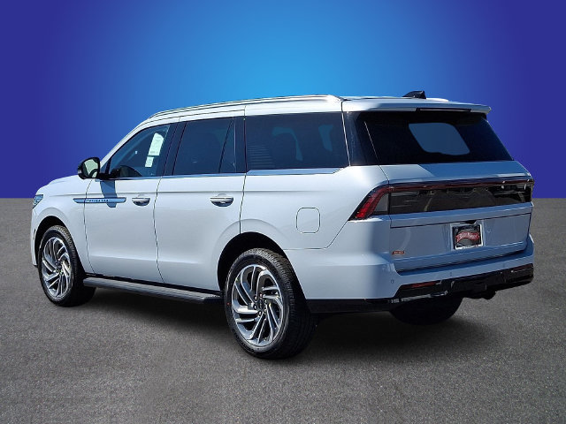 New 2026 Lincoln Navigator Premiere AWD/4WD image 4