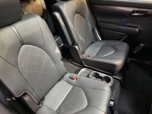 Used 2021 Toyota Highlander Platinum image 49