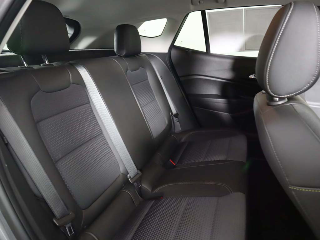 Used 2024 Chevrolet Trax LT w/ LT Convenience Package FWD image 31