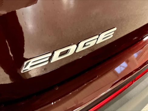 Used 2017 Ford Edge Titanium image 34