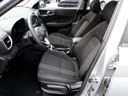 Used 2022 Hyundai Venue SEL image 15