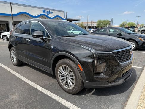 Used 2025 Cadillac XT4 Premium Luxury FWD image 8