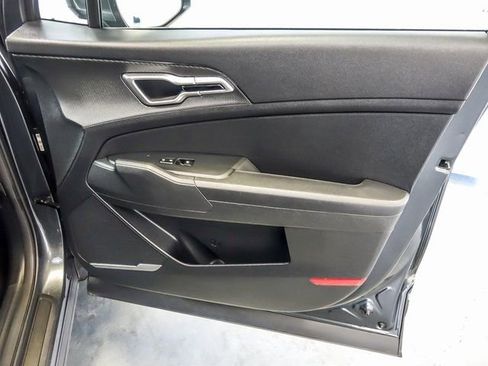 Used 2024 Kia Sportage LX image 24