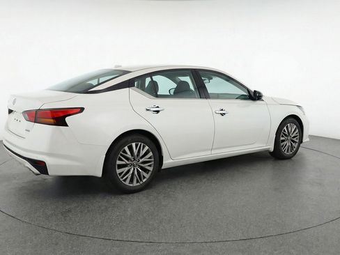 Used 2025 Nissan Altima 2.5 SV FWD image 9