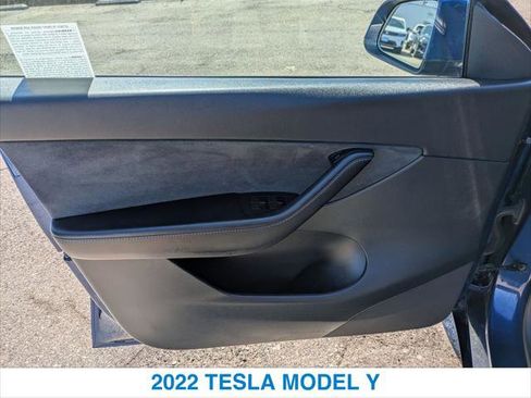 Used 2022 Tesla Model Y Long Range AWD/4WD image 12