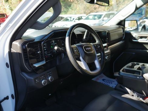 Used 2024 GMC Sierra 1500 SLT image 10