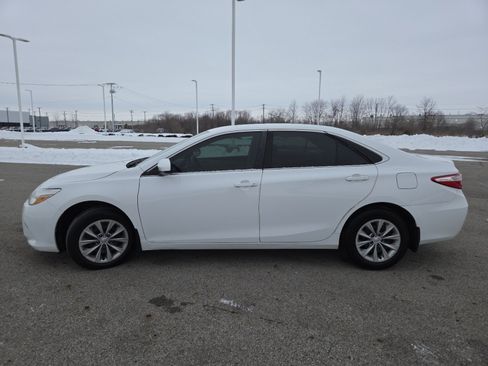 Used 2016 Toyota Camry LE image 11