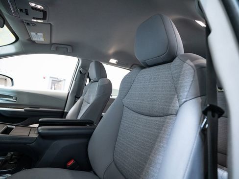 Used 2023 Toyota Sienna LE image 6