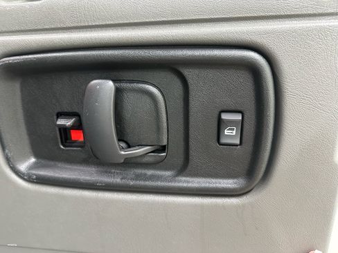 Used 2025 Chevrolet Express 3500 LT w/ LT Preferred Equipment Group RWD image 9