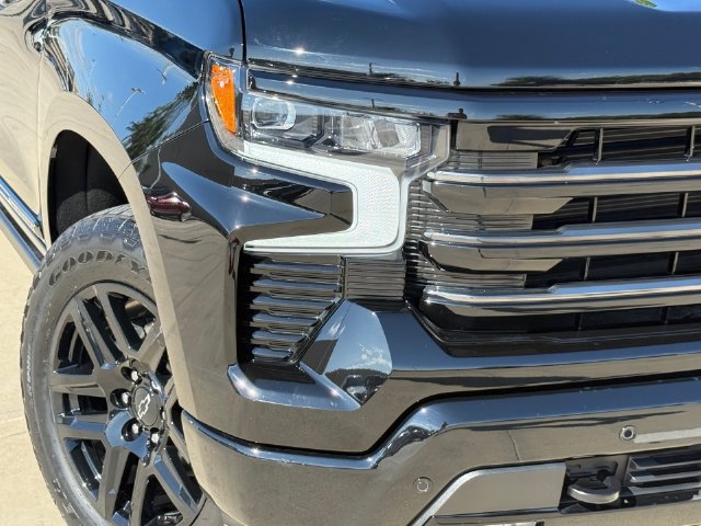 Used 2024 Chevrolet Silverado 1500 High Country w/ Midnight Edition AWD/4WD image 5
