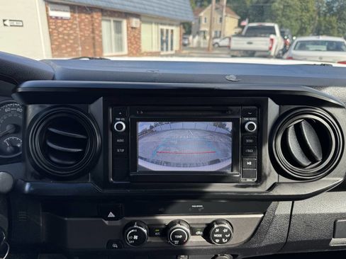 Used 2019 Toyota Tacoma SR image 60