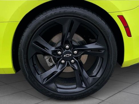 Used 2020 Chevrolet Camaro LT w/ RS Package image 9