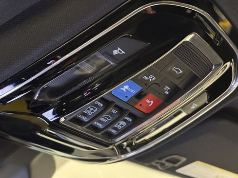 Used 2023 Jeep Grand Cherokee Overland w/ Advanced Protech Group III AWD/4WD image 35