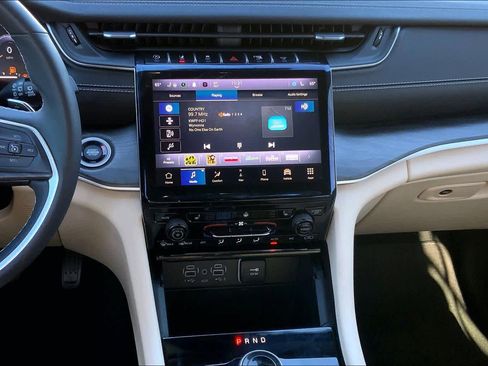 Used 2023 Jeep Grand Cherokee Limited image 6