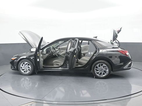 Used 2024 Hyundai Elantra SEL image 74