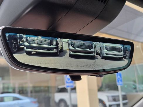 Used 2025 Chevrolet Tahoe High Country AWD/4WD image 29