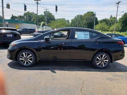 New 2025 Nissan Versa SV w/ Trunk Package