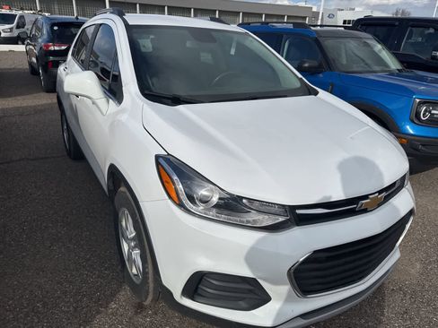 Used 2017 Chevrolet Trax LT w/ LT Convenience Package image 16