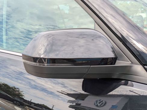 Used 2024 Volkswagen Atlas SE w/ Panoramic Sunroof Package FWD image 12