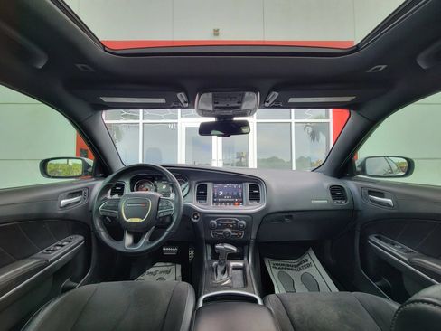 Used 2019 Dodge Charger Scat Pack w/ Dynamics Package RWD image 9