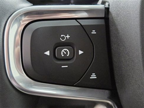 Used 2024 Volvo XC40 B5 Ultimate w/ Protection Package Premier image 21