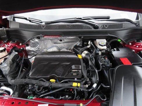 Used 2025 Chevrolet Trax LT w/ Driver Confidence Package image 36