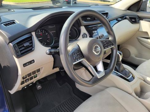 Used 2018 Nissan Rogue Sport SV AWD/4WD image 9