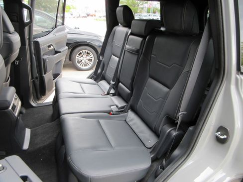 Used 2025 Lexus GX 550 w/ Accessory Package (Z1) image 24