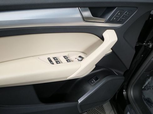 Used 2025 Audi Q5 2.0T Premium w/ Convenience Plus Package image 6