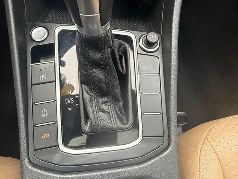 Used 2019 Volkswagen Jetta SE FWD image 36