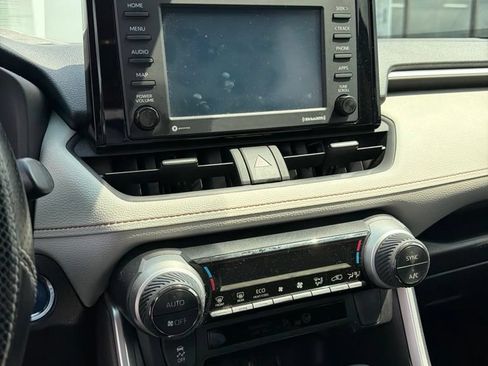 Used 2022 Toyota RAV4 XLE AWD/4WD image 10