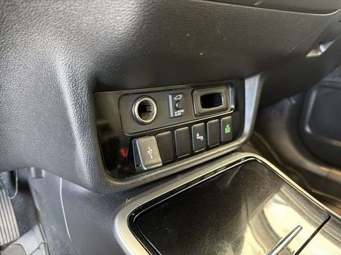 Used 2020 Mitsubishi Outlander SEL AWD/4WD image 27