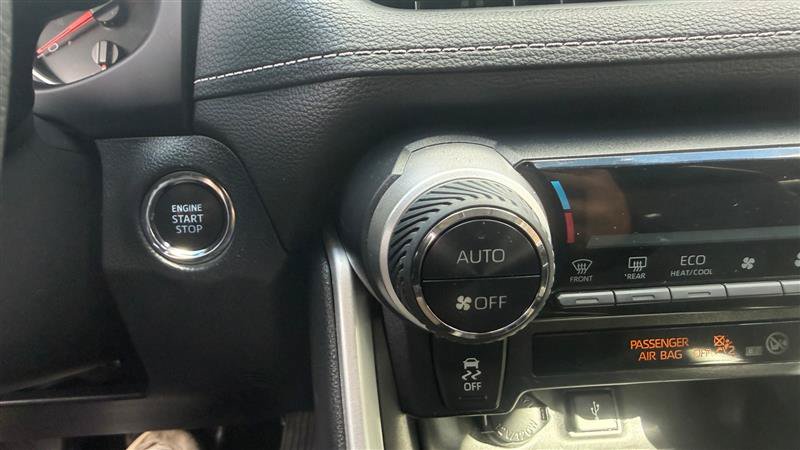 Used 2021 Toyota RAV4 XLE AWD/4WD image 38