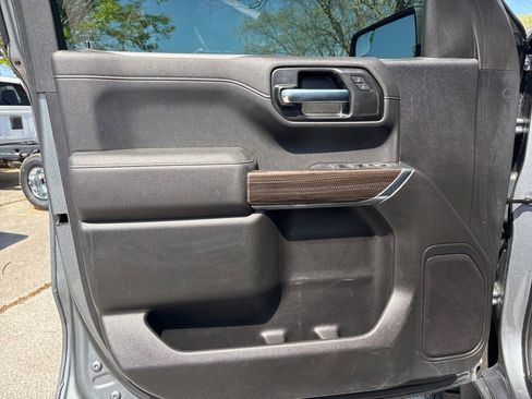 Used 2020 Chevrolet Silverado 1500 LT Trail Boss w/ LPO, Dark Essentials Package image 16