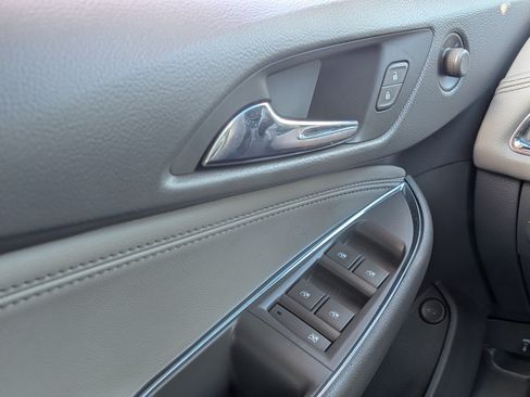 Used 2018 Chevrolet Cruze Premier FWD image 31