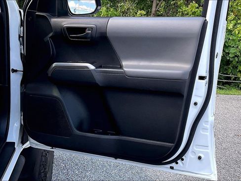 Used 2022 Toyota Tacoma SR5 AWD/4WD image 23