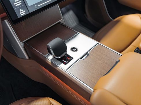 Used 2024 Land Rover Range Rover Long Wheelbase SE image 25