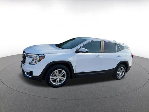 Used 2024 GMC Terrain SLE image 8