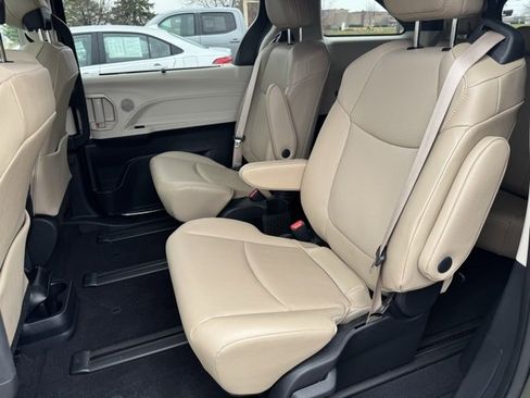 Certified 2023 Toyota Sienna XLE image 7