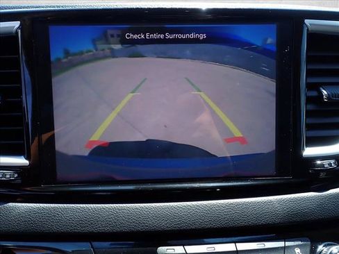 Used 2024 Chrysler Pacifica Touring-L FWD image 26