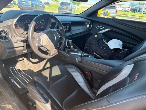 Used 2016 Chevrolet Camaro SS RWD image 7