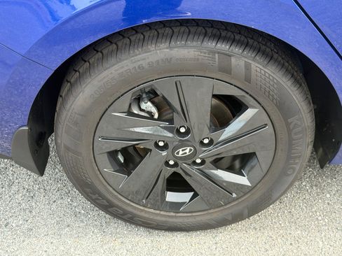 Used 2023 Hyundai Elantra SEL image 17