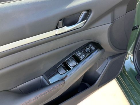 New 2025 Nissan Altima 2.5 SR image 22