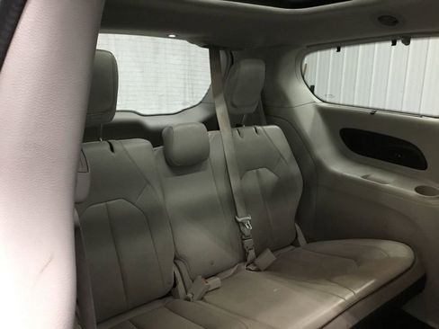 Used 2017 Chrysler Pacifica Limited w/ UConnect Theater Package image 17