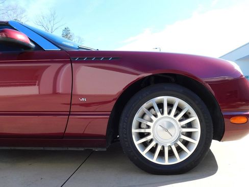Used 2004 Ford Thunderbird image 32